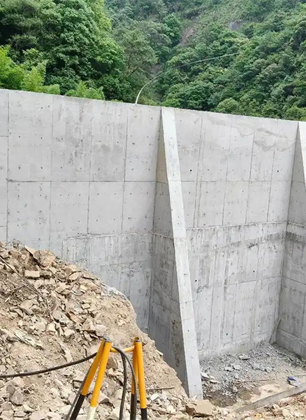 吕梁岚县重力式挡土墙
